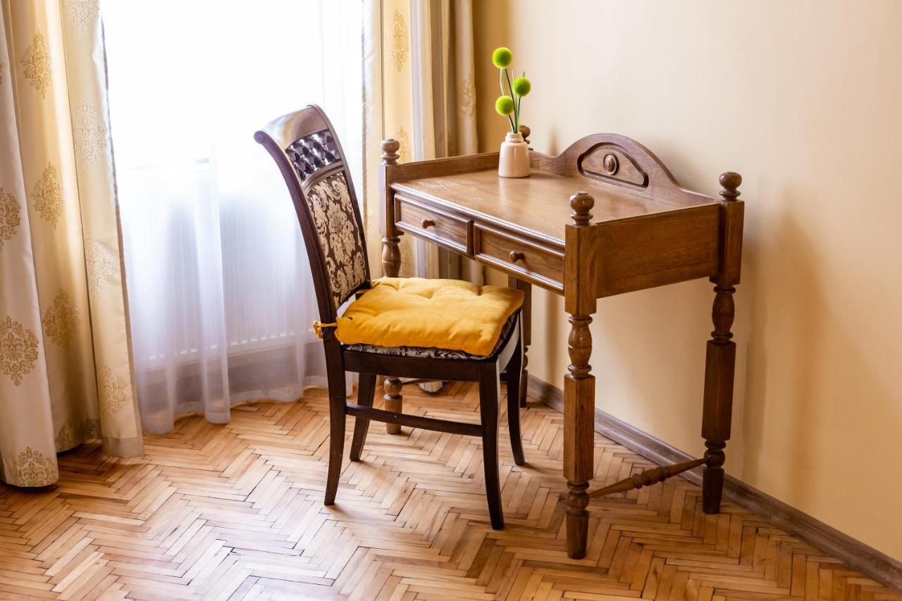 Apartment On Yana Zhizhky Lviv Exterior photo