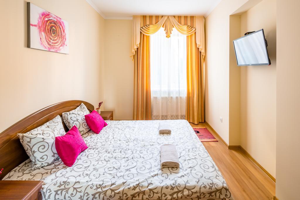 Apartment On Yana Zhizhky Lviv Exterior photo
