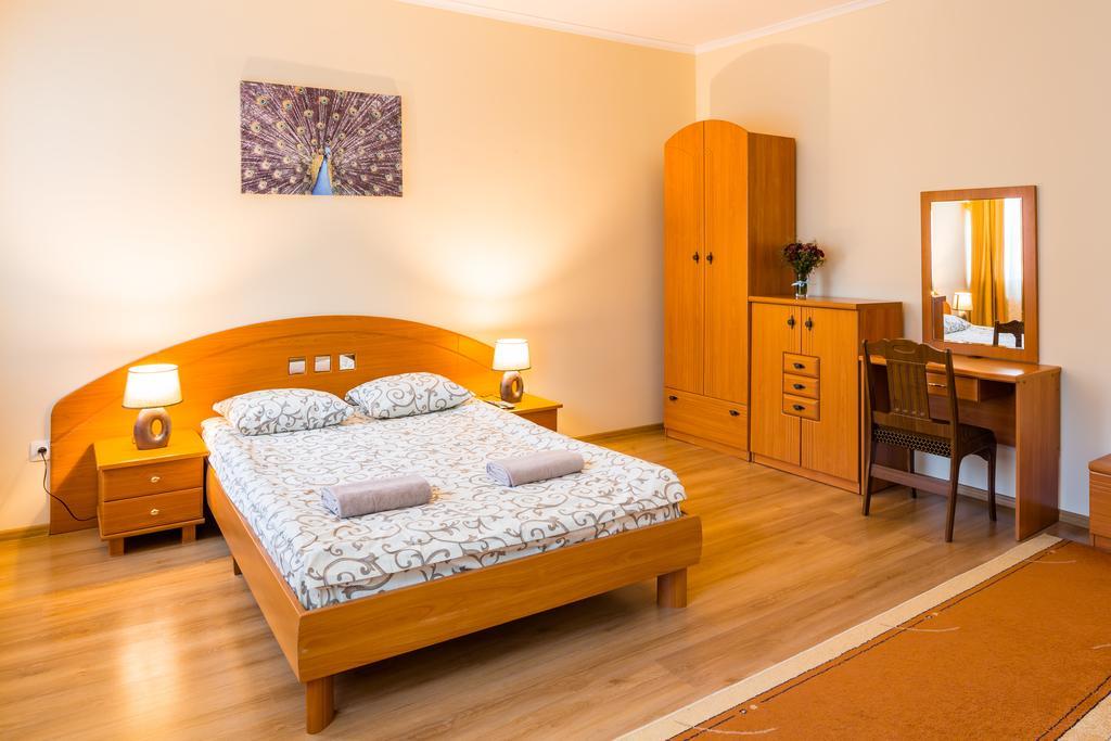 Apartment On Yana Zhizhky Lviv Exterior photo